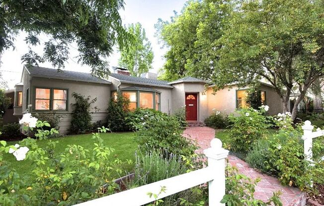 HUGE 3B/2Ba house for rent in Studio City!!