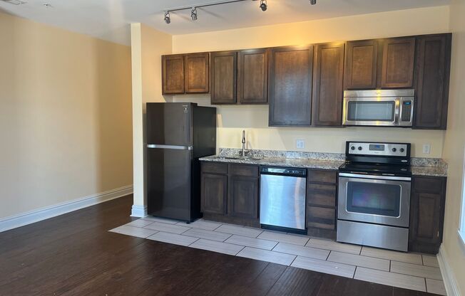 2 beds, 1 bath, 741 sqft, $1,550, Unit 4230 C