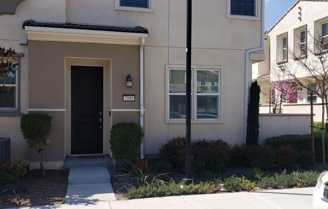 Very nice 3bed 2.5 bath townhouse in Eastvale Prodo Community