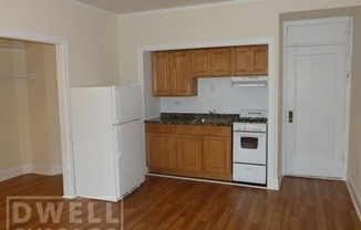 2779 N Milwaukee Ave