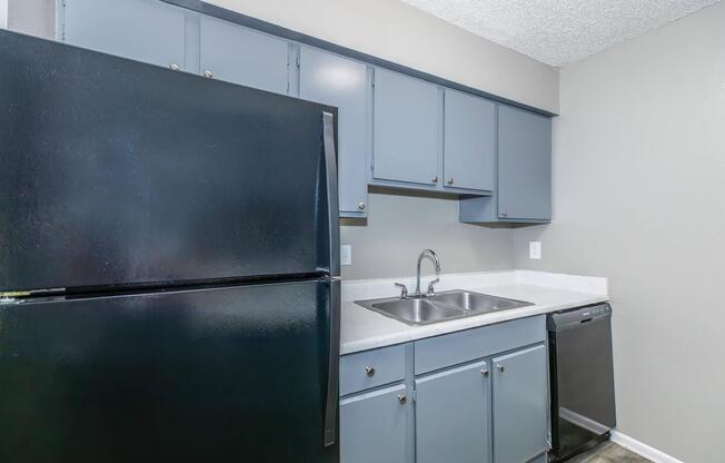 2 beds, 2 baths, 811 sqft, $1,105