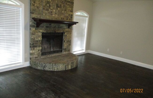 6421 Woodcreek Trail 76179