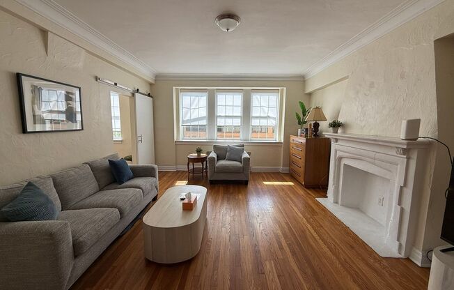 2 beds, 2 baths, 1,303 sqft, $3,000, Unit 601