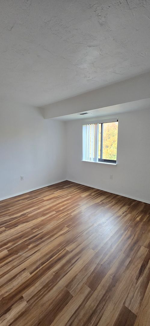 2 beds, 1.5 baths, 1,145 sqft, $1,300, Unit 55-6B5