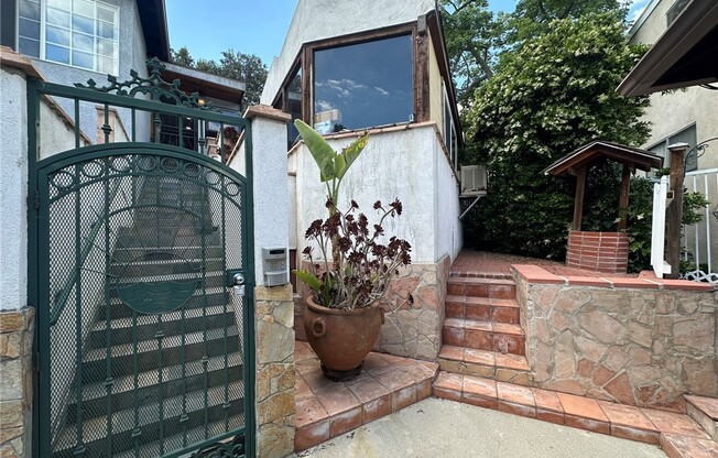 2260 CAZADOR DR