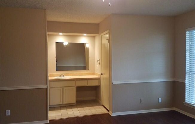 Welcome to this spacious 2-bedroom, 2-bath duplex located in the desirable South Ridge Addition.