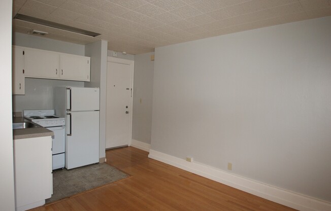 Studio, 1 bath, 280 sqft, $925, Unit 302