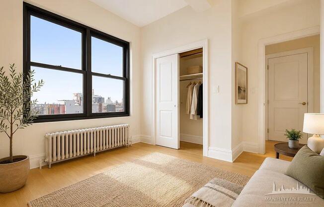 2 beds, 1 bath, $8,200, Unit 14K