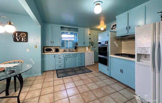 Charming Two-Bedroom, One-Bathroom, Fully-Furnished Home in Central Springfield