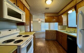 2 beds, 1 bath, $1,295