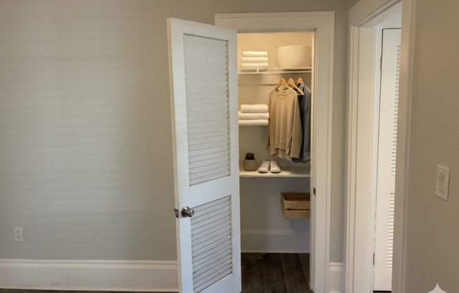 MODERN LUXURY. HISTORIC CHARM. Fully Renovated & Ready for Move-In at Lake Eola Heights