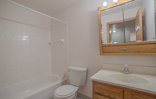 2 beds, 1 bath, 805 sqft, $820, Unit 1346-219