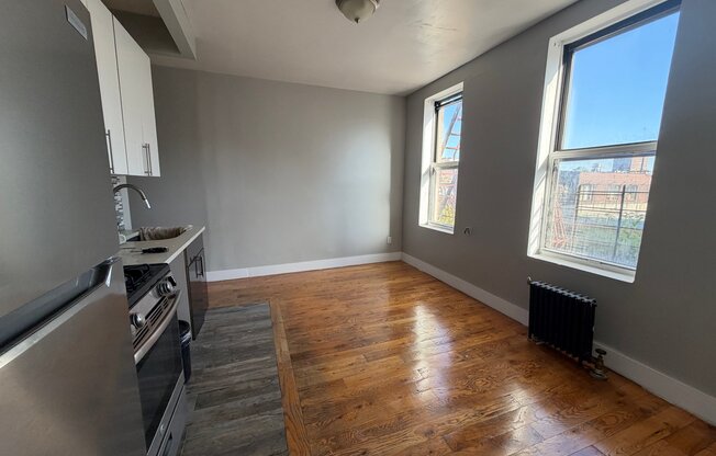 295 E 149 ST
