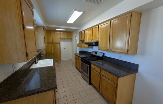 GORGEOUS 4BED/2BTH SINGLE FAMILY HOME IN QUIET AREA OF GRANADA HILLS