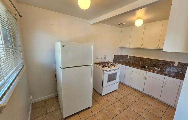 2 beds, 1 bath, $1,995