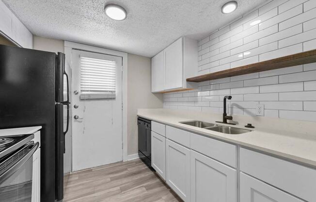 1 bed, 1 bath, 785 sqft, $999