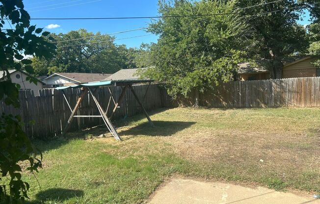 2211 GRANADA DR