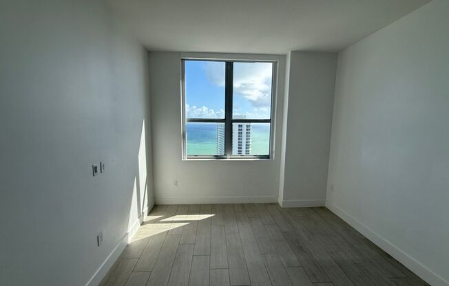 EXCELLENT LOCATION. WELCOME HOME TO A LUXURIOUS 2 BEDROOM 2 BATHROOMS CONDO. HUGE BALCONY AND ROOFTOP ACCESS.