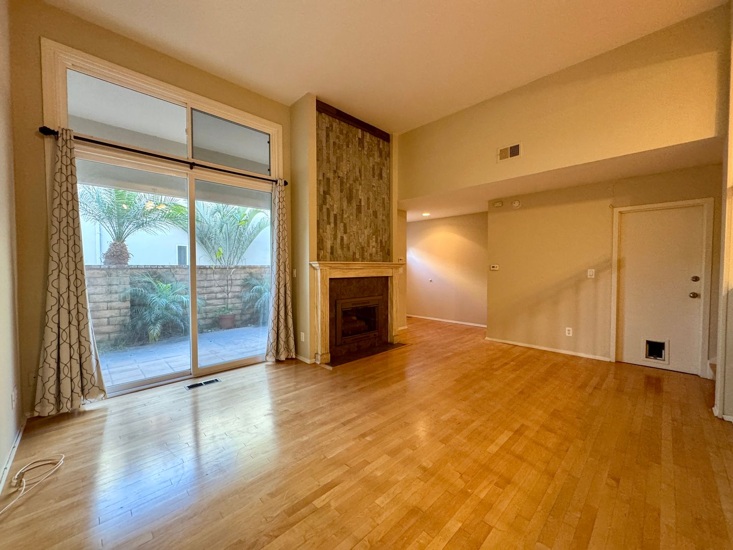 Spacious Multi-Level Townhouse w/hwd flrs, patio, large open space kitchen w/formal dining area, pool & private 2-car garage close to 90/405 fwy & adj Venice Beach