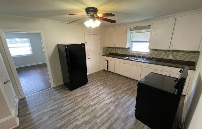 2 beds, 1 bath, 1,000 sqft, $1,345