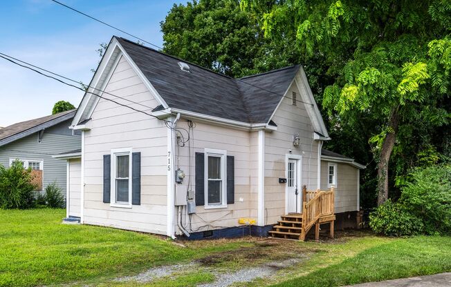 UNCG area with 3 bedrooms and 1 bath, Central AC!