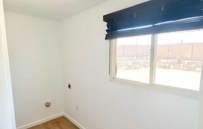 **232 Woodham Ave Barstow** Beautiful Spacious 3 bedroom 2 bath