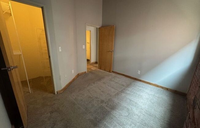 2 beds, 1.5 baths, 1,025 sqft, $1,825, Unit 922