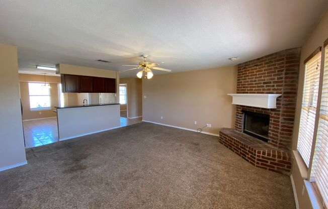 3 beds, 2 baths, $2,100, Unit (Schluter)