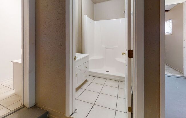 1108 W 14 LN