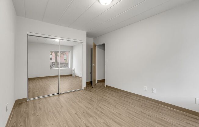 2 beds, 1 bath, 700 sqft, $1,617, Unit 102