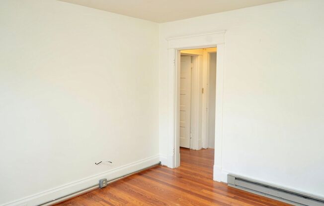 1 bed, 1 bath, $1,050, Unit Apt #4