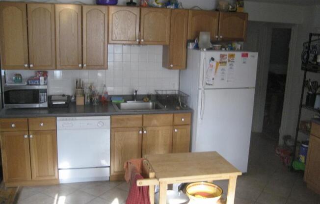 3 beds, 1 bath, $3,600, Unit 3