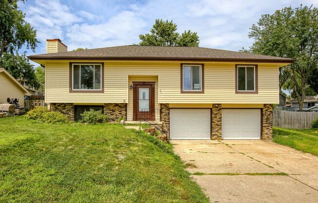 Updated & Spacious 3 Bedroom in Millard School District!!