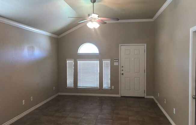 Beautiful 3bed/2bath Duplex near Clear Creek Viewable 8/5