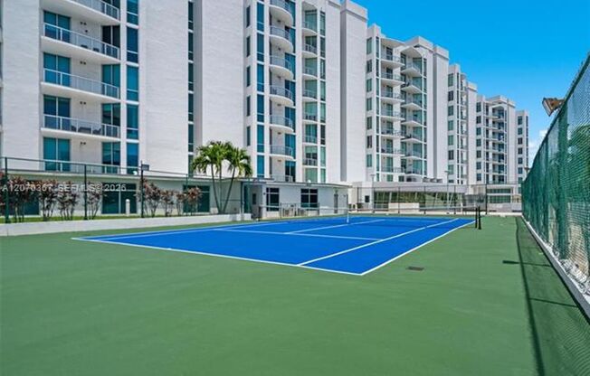 3 beds, 2 baths, $4,300, Unit # 818