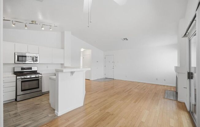 2nd Level 2 bedroom, 2 bathroom condo outside of Summerlin