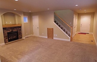 Spacious Northwest Townhome, 3 Bdrms, 2.5 Baths, Washer/Dryer, Gas Heat & A/C, Garage, Small fenced yard