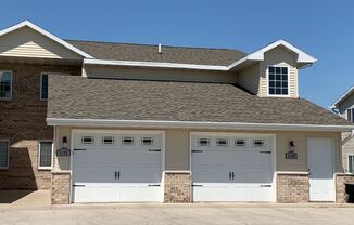 2 Bedroom, 2 Bathroom Lower Available