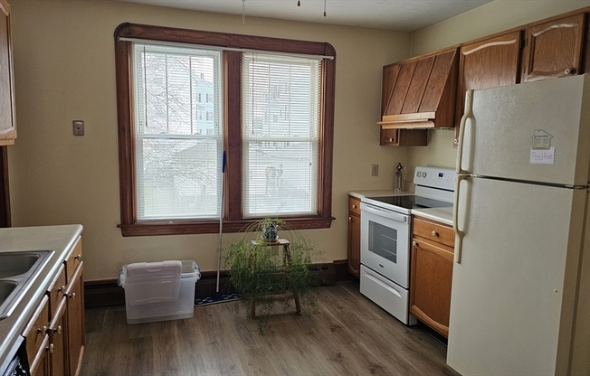 3 beds, 1 bath, 700 sqft, $1,500, Unit 3