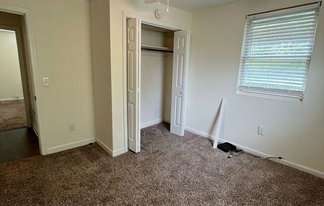 2 beds, 1 bath, 800 sqft, $900, Unit B