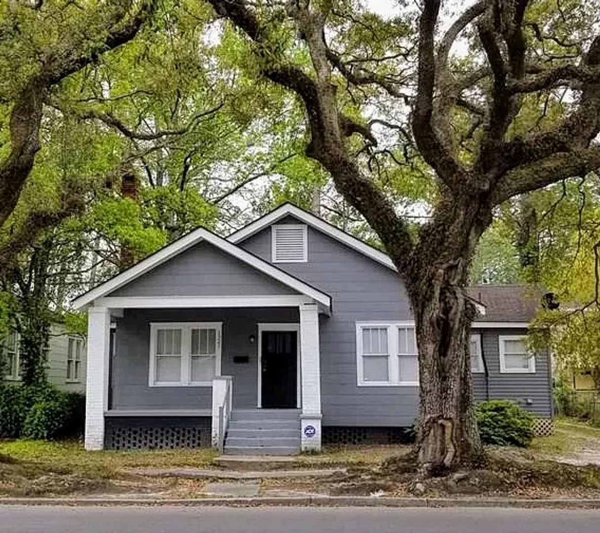Large 3BR/2BA Downtown Home Walking Distance to Daffin Park