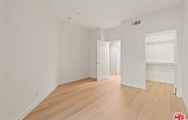 2 beds, 1 bath, 979 sqft, $2,850, Unit 122