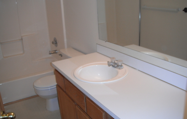 Huge deck, triple car garage/RV parking, storage