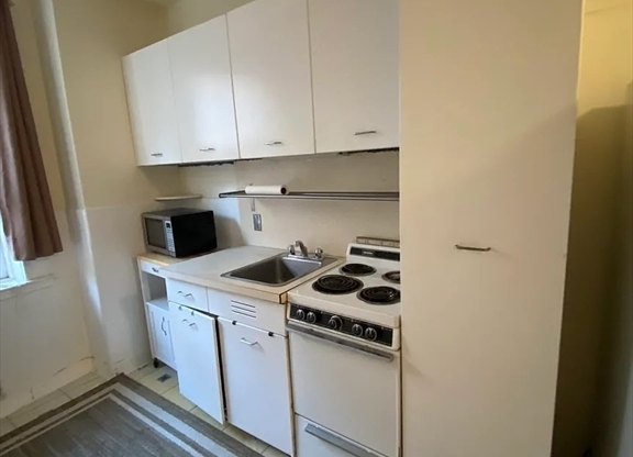 Studio, 1 bath, 500 sqft, $2,600, Unit 4E