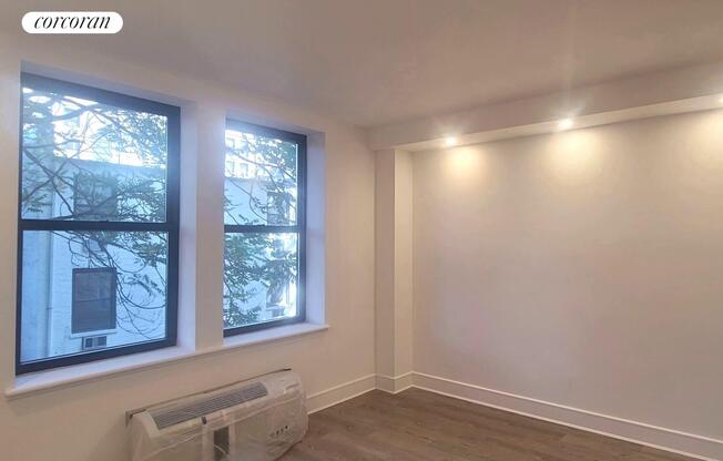 2 beds, 1 bath, $7,400, Unit 5I