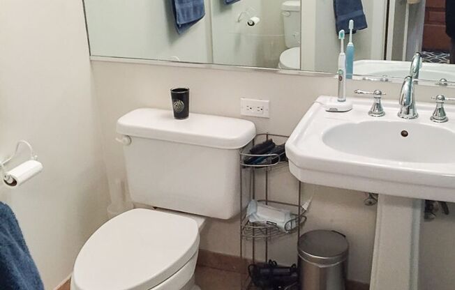 2 beds, 1 bath, 825 sqft, $2,895, Unit 3856-1