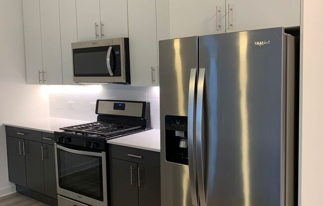 2 beds, 2 baths, 1,133 sqft, $2,985, Unit 516