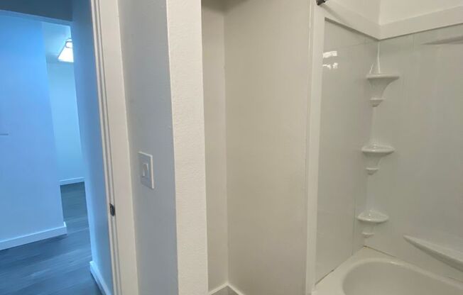 1 bed, 1 bath, 570 sqft, $1,525, Unit 208
