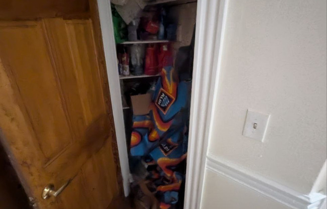 2 beds, 1 bath, $2,950, Unit 14