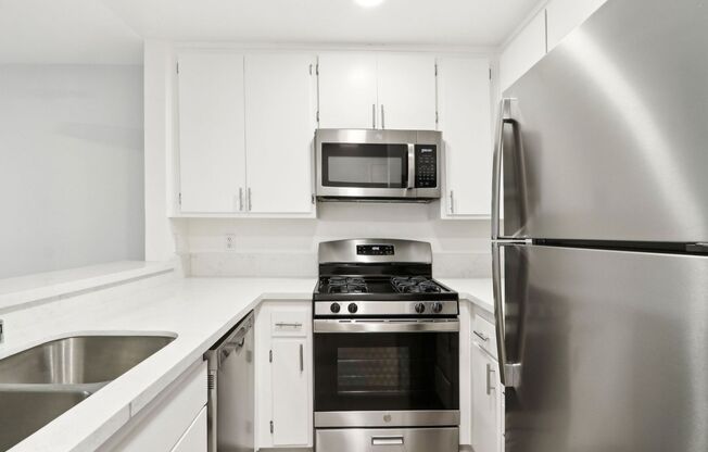 1 bed, 1 bath, 695 sqft, $1,798, Unit 220